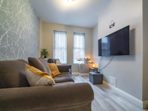 Pass the Keys Lovely 2BR Terrace House Ormeau Park Area